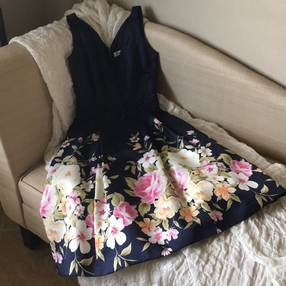 Gorgeous floral cocktail dress!